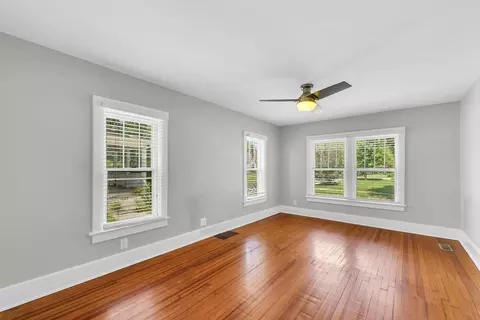 Living - 1611 E Taylor St E, Bloomington, IL 61701 photo 2 of 7