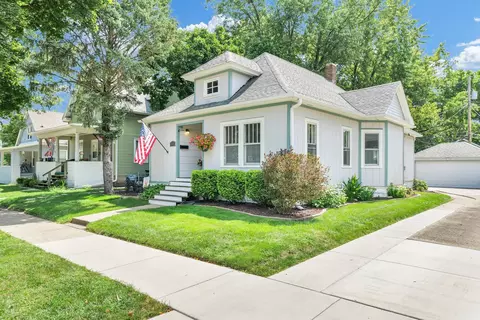 Exterior - 1611 E Taylor St E, Bloomington, IL 61701 photo 2 of 8