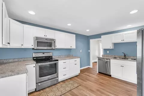 Kitchen - 1611 E Taylor St E, Bloomington, IL 61701 photo 1 of 3