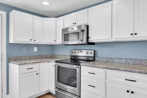 Kitchen - 1611 E Taylor St E, Bloomington, IL 61701 photo 3 of 3