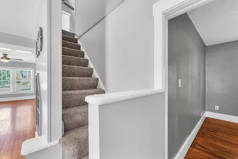 Entry Way - 1611 E Taylor St E, Bloomington, IL 61701 photo 3 of 4