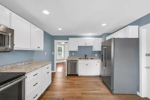 Kitchen - 1611 E Taylor St E, Bloomington, IL 61701 photo 2 of 3