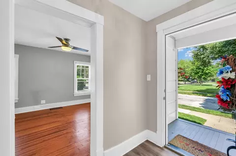 Entry Way - 1611 E Taylor St E, Bloomington, IL 61701 photo 1 of 4