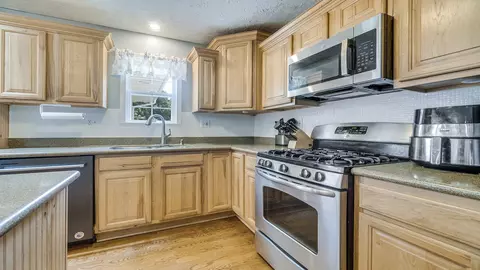 916 Brandy Bend Rd, Roscoe, IL 61073 photo 11