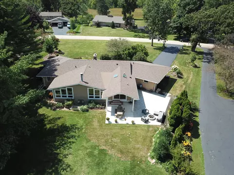 233 Sharon Dr, Sleepy Hollow, IL 60118