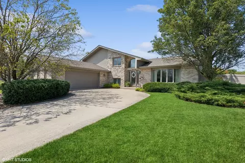 10030 Lindsay Ln, Mokena, IL 60448