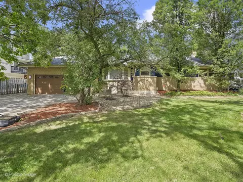 7940 W 102nd St, Palos Hills, IL 60465