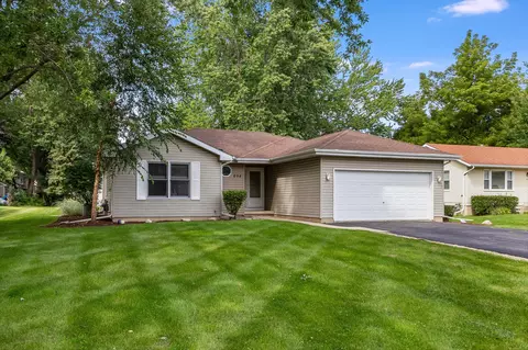 698 Karen Dr, Lake Holiday, IL 60552