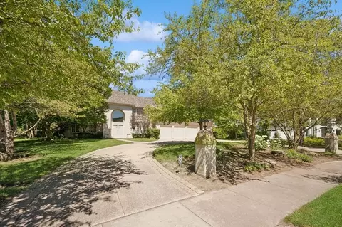2244 Tennyson Ln, Highland Park, IL 60035
