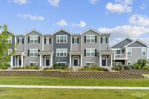 2584 Bella Dr, Pingree Grove, IL 60140