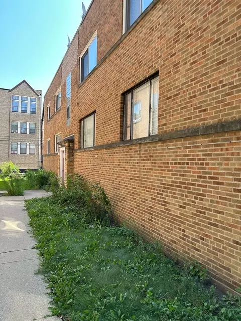 6437 N Kedzie Ave #2W, Chicago, IL 60645