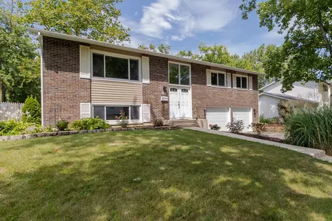 6728 Westmoreland Dr, Woodridge, IL 60517