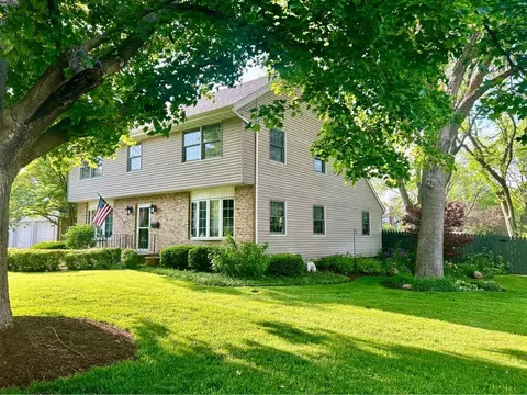 631 Fairway Ln, Sycamore, IL 60178