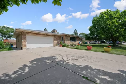 1907 W Glenwood Ave, Joliet, IL 60435