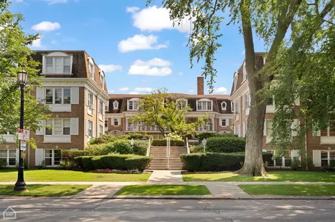 2240 Central St #1G, Evanston, IL 60201