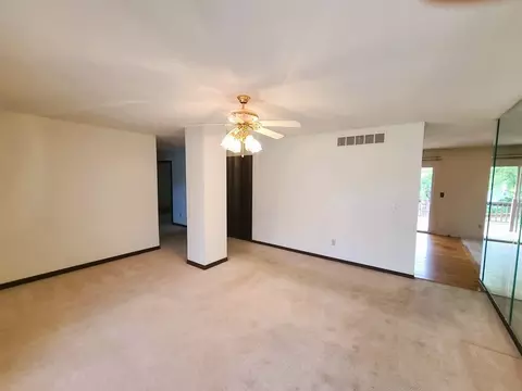 316 Apple St, Dixon, IL 61021 photo 3