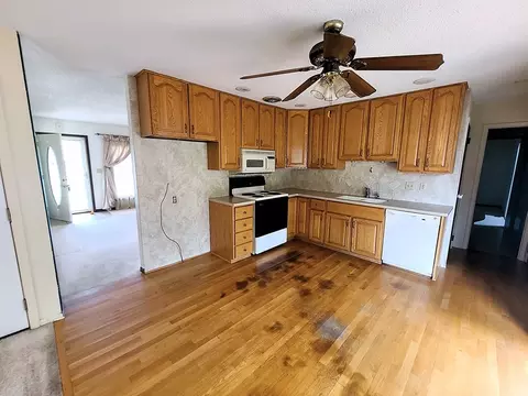 316 Apple St, Dixon, IL 61021 photo 4