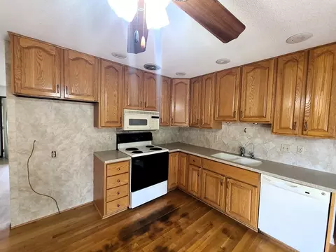 316 Apple St, Dixon, IL 61021 photo 6