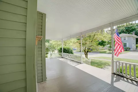 Exterior - 332 E Cherry St, Watseka, IL 60970 photo 3 of 25