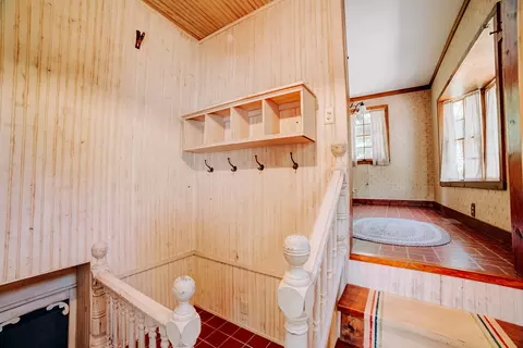Entry Way - 332 E Cherry St, Watseka, IL 60970 photo 4 of 5