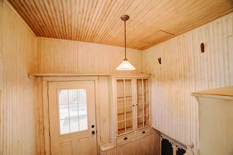 Entry Way - 332 E Cherry St, Watseka, IL 60970 photo 5 of 5