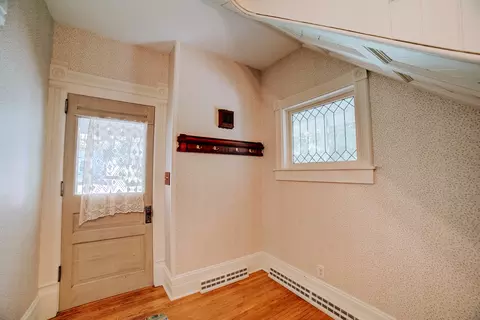 Entry Way - 332 E Cherry St, Watseka, IL 60970 photo 2 of 5