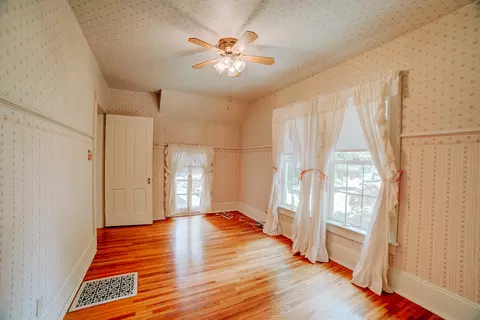 Bedroom - 332 E Cherry St, Watseka, IL 60970 photo 3 of 10