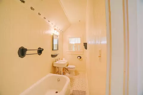 Bath - 332 E Cherry St, Watseka, IL 60970 photo 3 of 3
