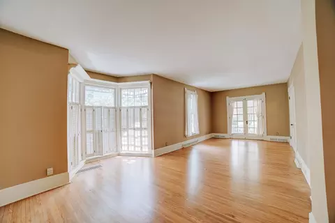 Living - 332 E Cherry St, Watseka, IL 60970 photo 4 of 9