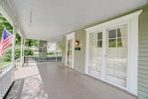 Exterior - 332 E Cherry St, Watseka, IL 60970 photo 5 of 25