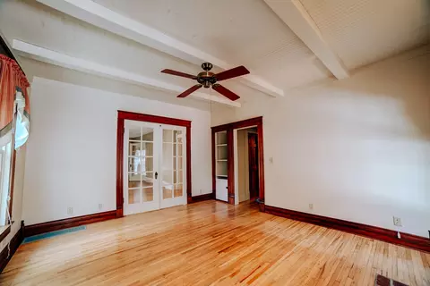Living - 332 E Cherry St, Watseka, IL 60970 photo 5 of 9