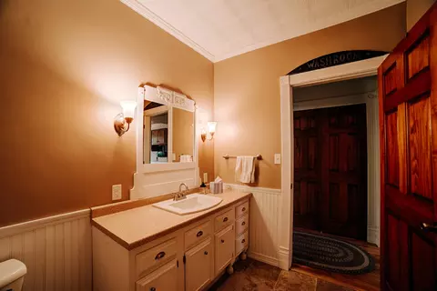 Bath - 332 E Cherry St, Watseka, IL 60970 photo 2 of 3
