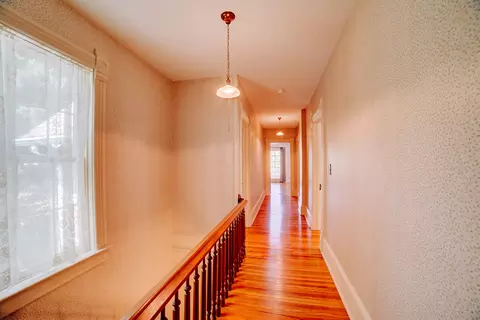 Entry Way - 332 E Cherry St, Watseka, IL 60970 photo 3 of 5