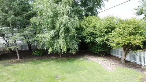 Exterior - 332 E Cherry St, Watseka, IL 60970 photo 16 of 25