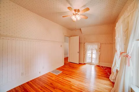 Bedroom - 332 E Cherry St, Watseka, IL 60970 photo 4 of 10