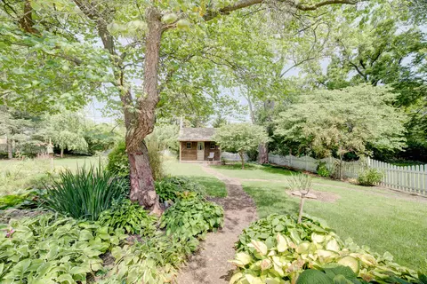 Exterior - 332 E Cherry St, Watseka, IL 60970 photo 14 of 25
