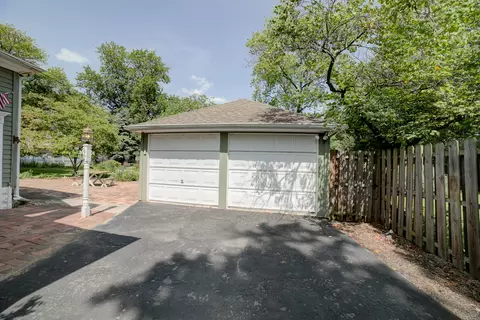 Exterior - 332 E Cherry St, Watseka, IL 60970 photo 9 of 25