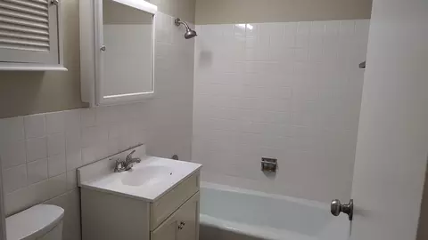 835 Pearson St #410, Des Plaines, IL 60016 photo 9