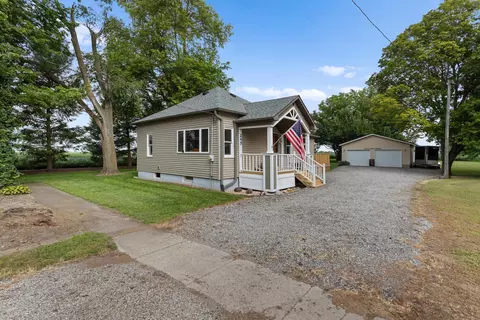 245 W North St, Cisco, IL 61830