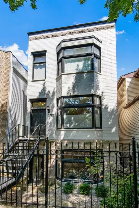 1742 W Pierce Ave, Chicago, IL 60622