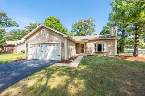 1230 Powder Horn Dr, Algonquin, IL 60102