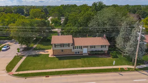 1306 Airport Rd, Bloomington, IL 61704