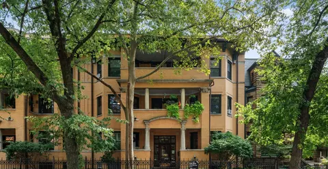 605 W Fullerton Pkwy #2, Chicago, IL 60614