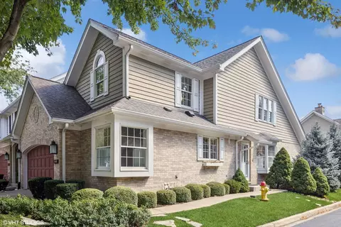 11140 Indian Woods Dr, Indian Head Park, IL 60525