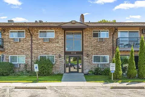 818 E Old Willow Rd #203, Prospect Heights, IL 60070