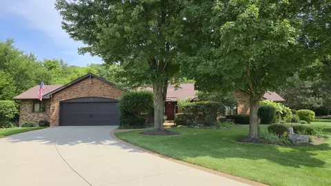 20 Greenbriar Ln, Hawthorn Woods, IL 60047