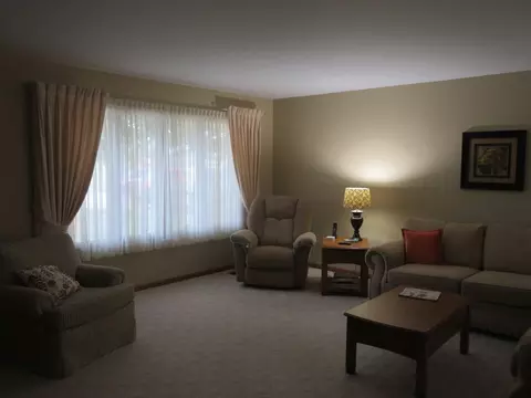 Living - 2273 Beverly Dr, Morris, IL 60450 photo 2 of 2
