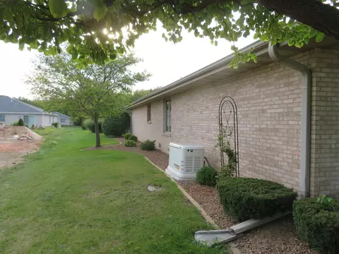Exterior - 2273 Beverly Dr, Morris, IL 60450 photo 3 of 4