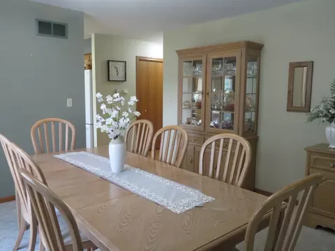 Dining - 2273 Beverly Dr, Morris, IL 60450 photo 2 of 4