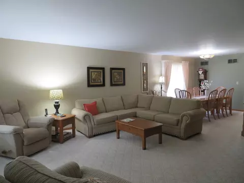 Living - 2273 Beverly Dr, Morris, IL 60450 photo 1 of 2